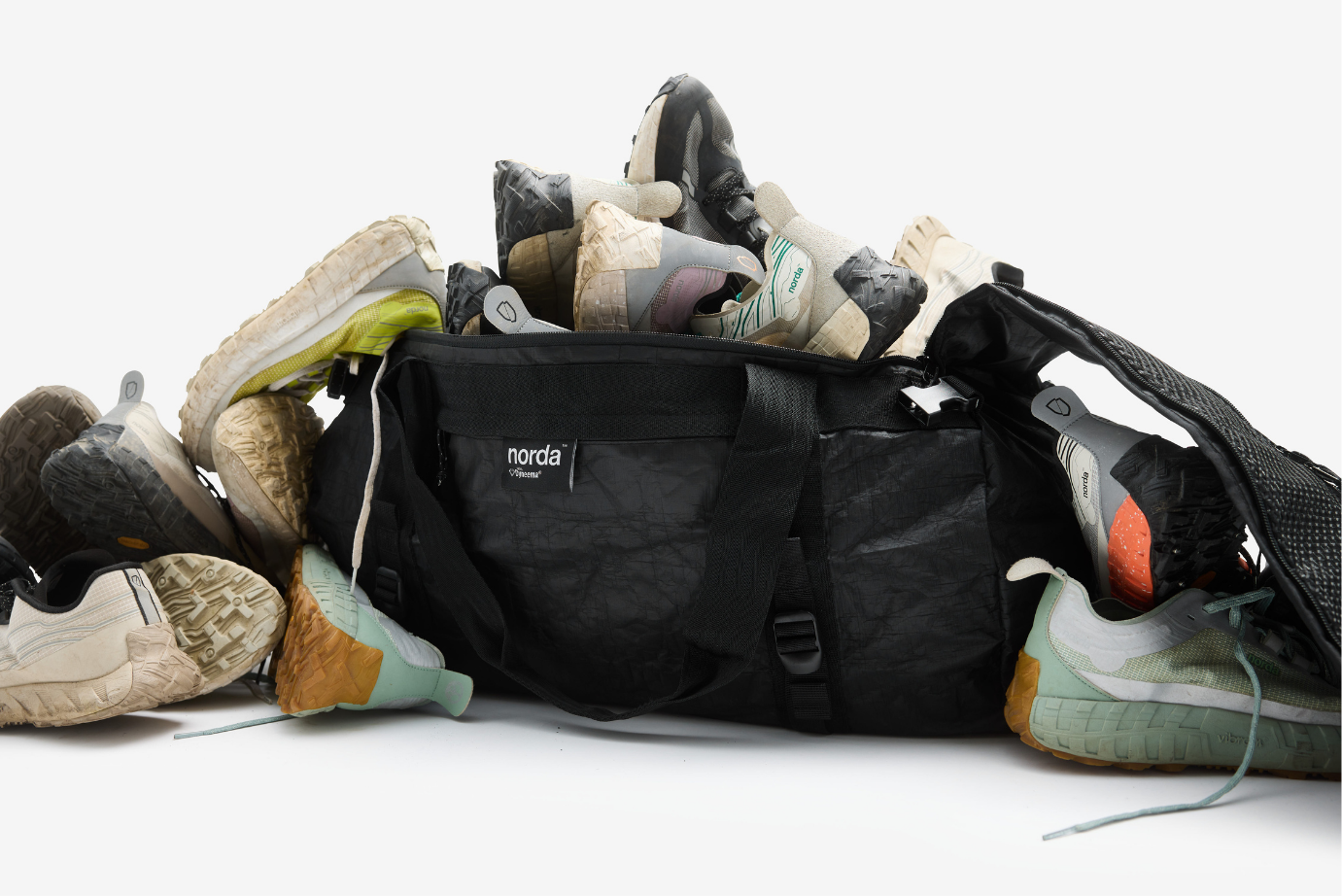 Tui-Vai-The-Thao-Norda-Toolbox-Large-Capacity-Duffle-Bag-Stealth-Black-2.png?v=1775021042