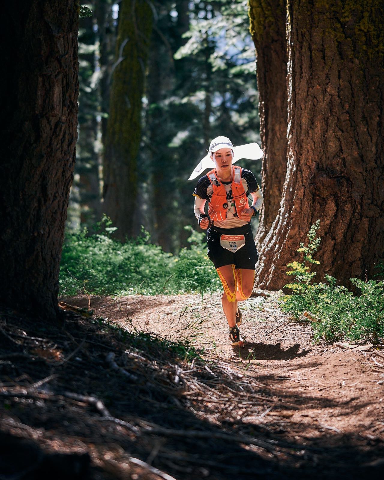 Vest-Chay-Dia-Hinh-Kailas-Fuga-Air-8-IV-Red_Ha Hau x Kailas 2.jpg