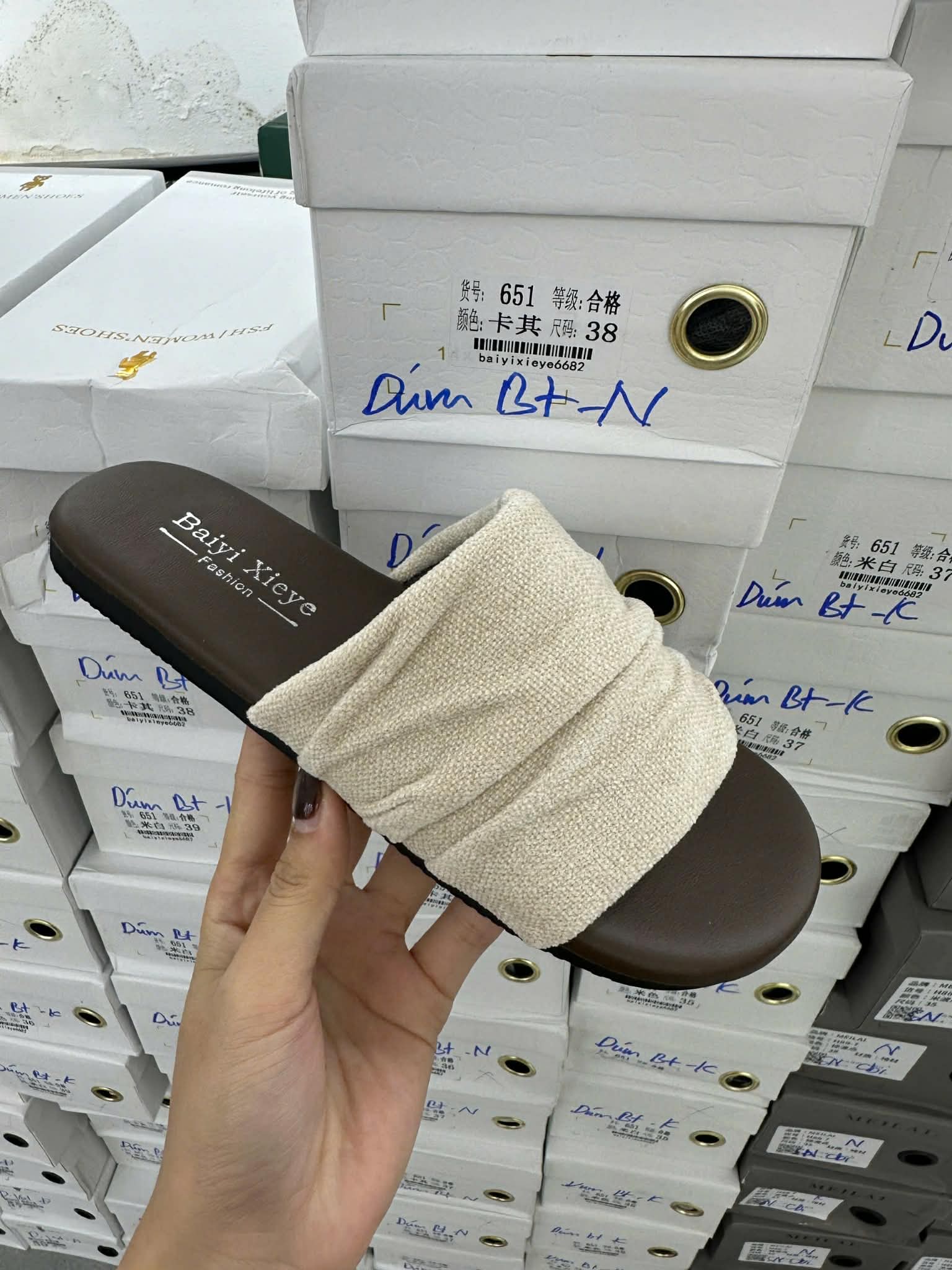 GL_A6_0653 dép lê