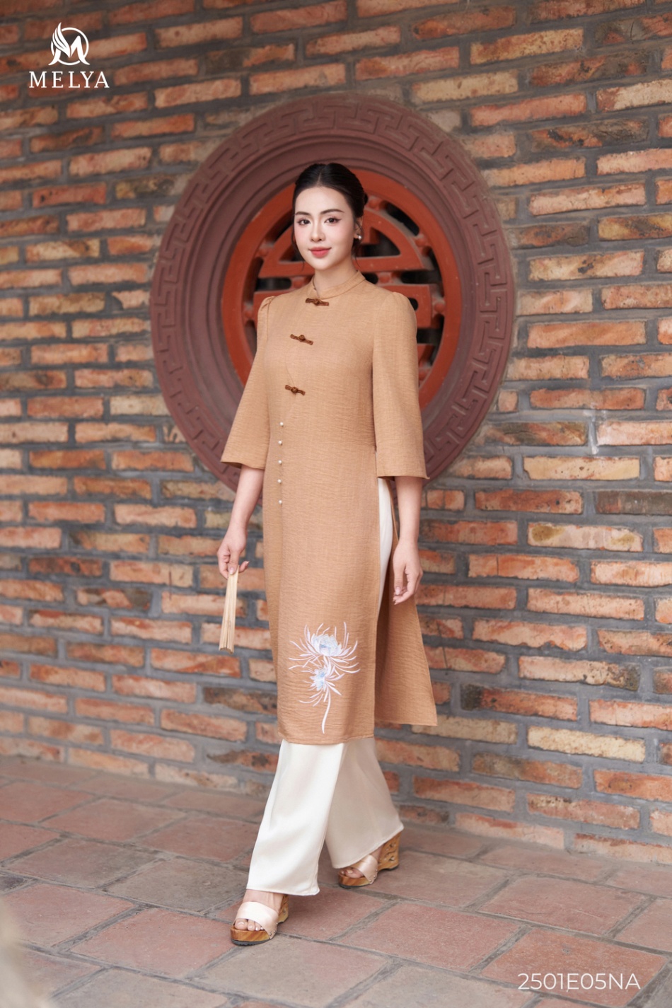 Pháp Lam Liên - Nâu tây quần be
