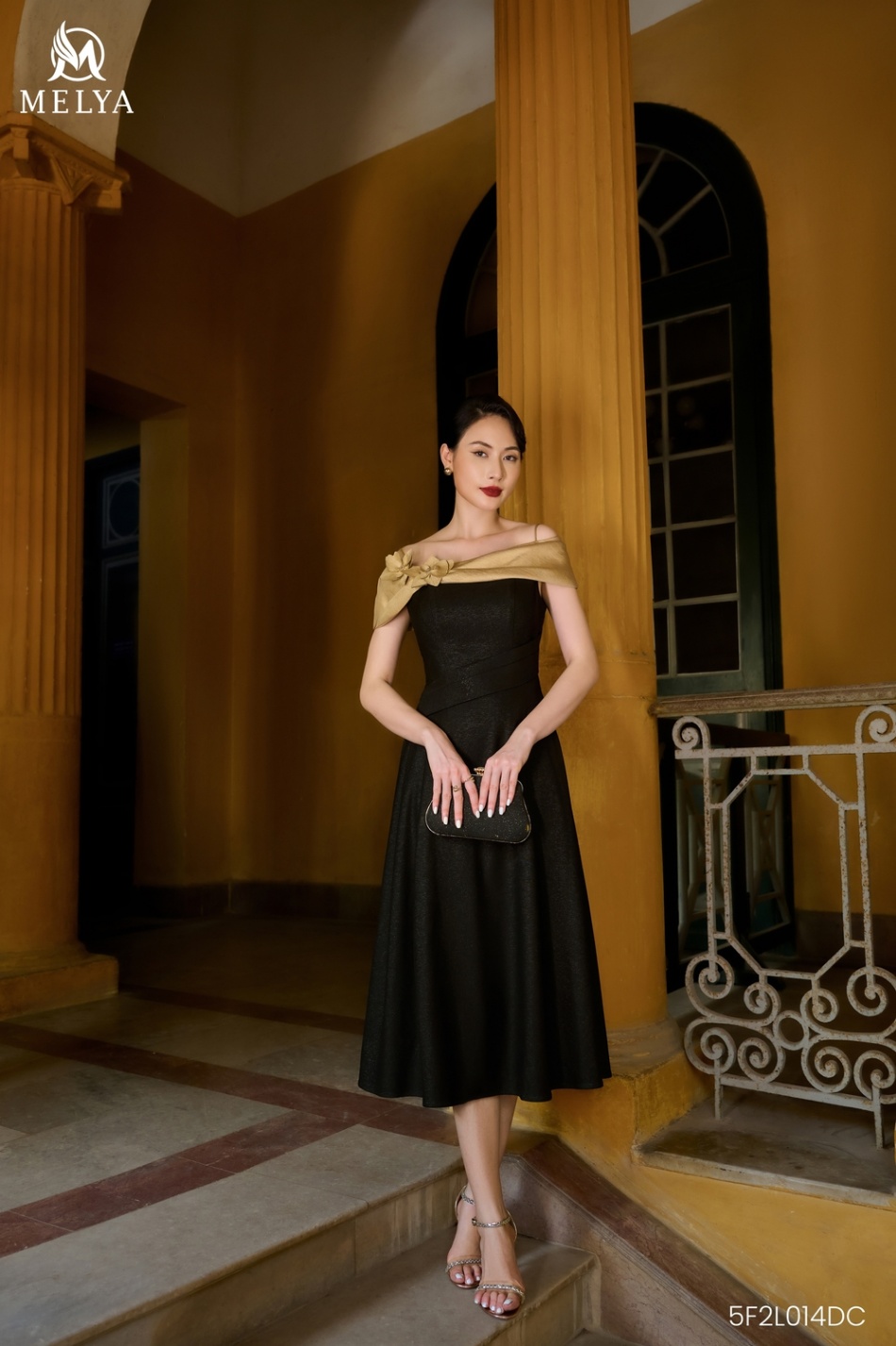 Đầm xòe - Iris midi dress trễ vai hoa 3D - Đen phối vàng cát