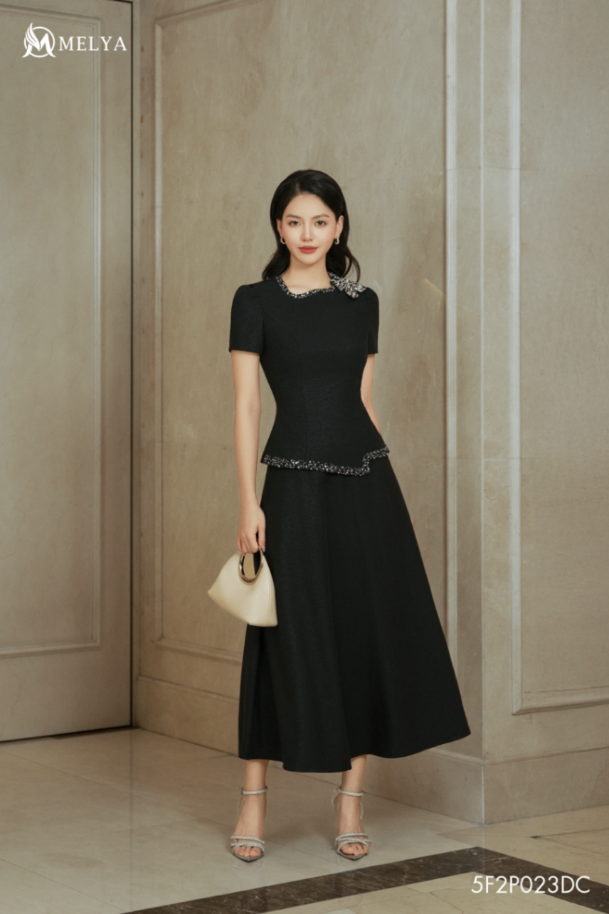 Set bộ - Black Aura - Áo kiểu & Chân váy xòe - Đen