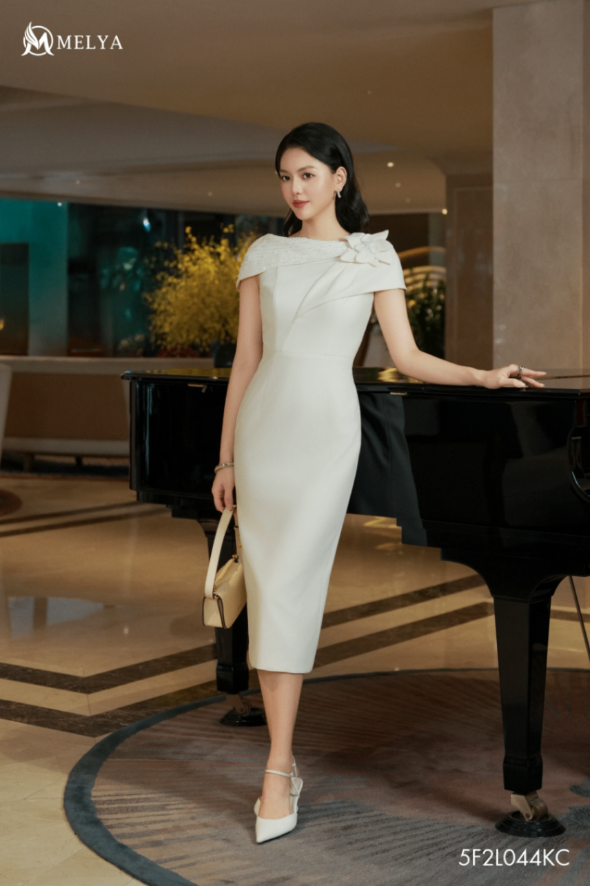 Đầm ôm - Silent Bloom Dress vai lệch hoa 3D - Kem