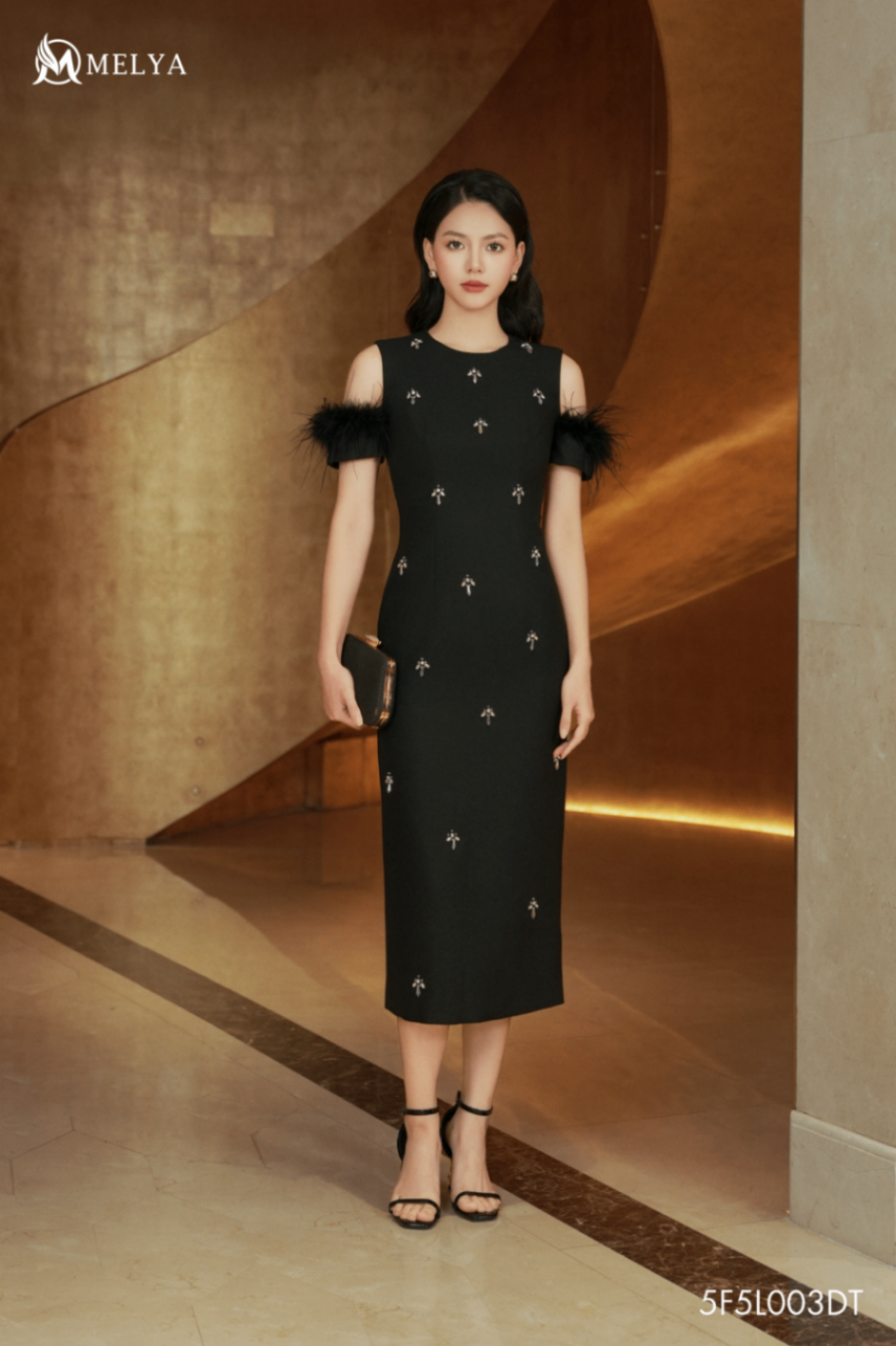 Đầm ôm - Midnight Spark - Đính đá gắn tay lông đà điểu - Đen