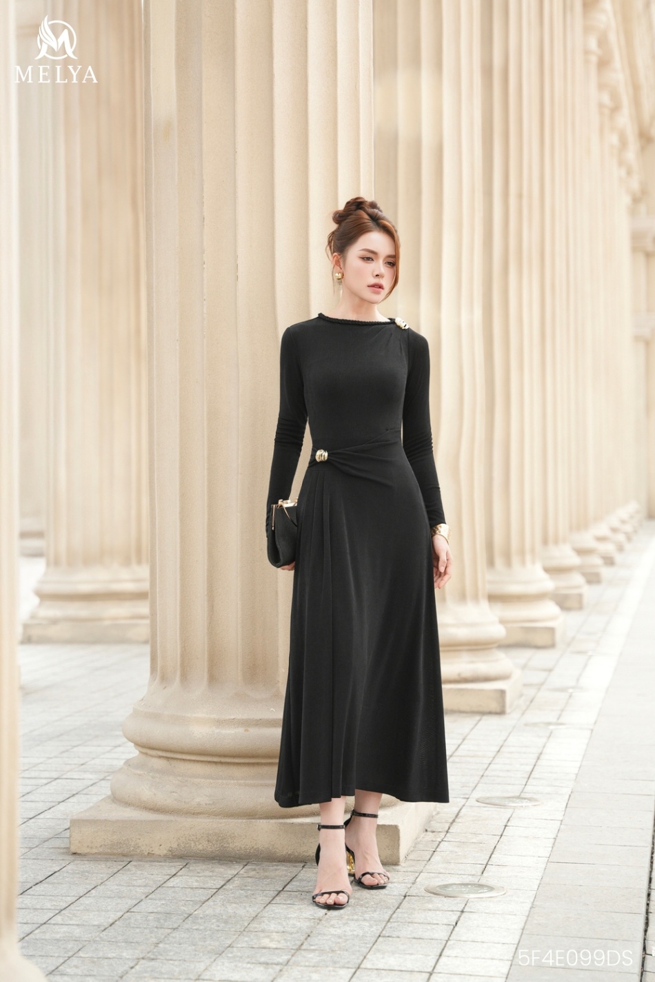 Đầm xòe - Athelia Dress jersey ánh kim điểm xoắn eo - Đen