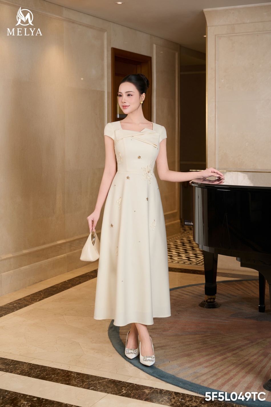 Đầm xòe - Ivory bloom xếp nếp ở cổ - Kem