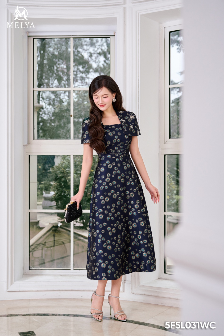 Đầm xoè - Dark daisy hoa cúc có đính đá - Họa tiết