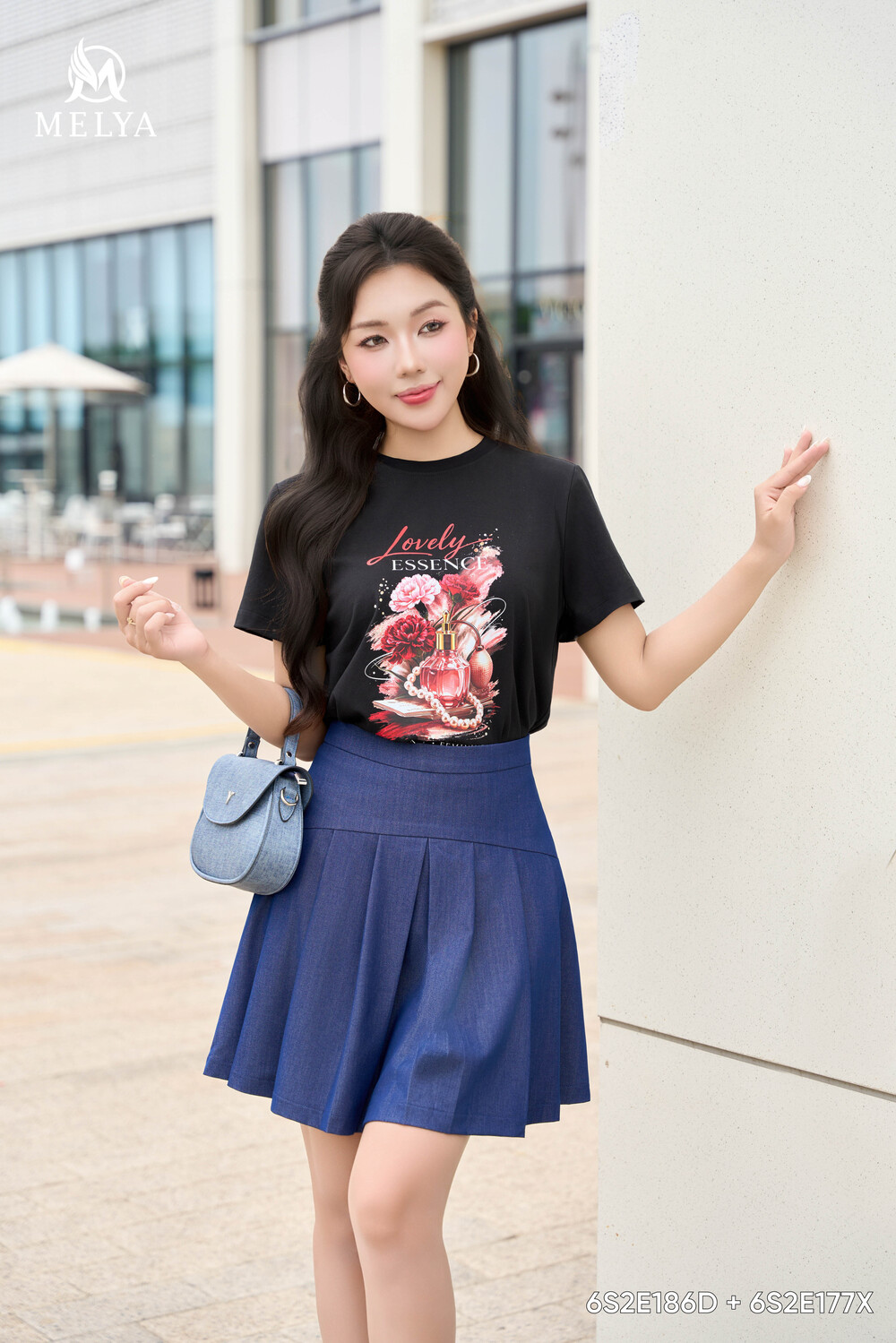 Áo phông - Lovely essence - Đen