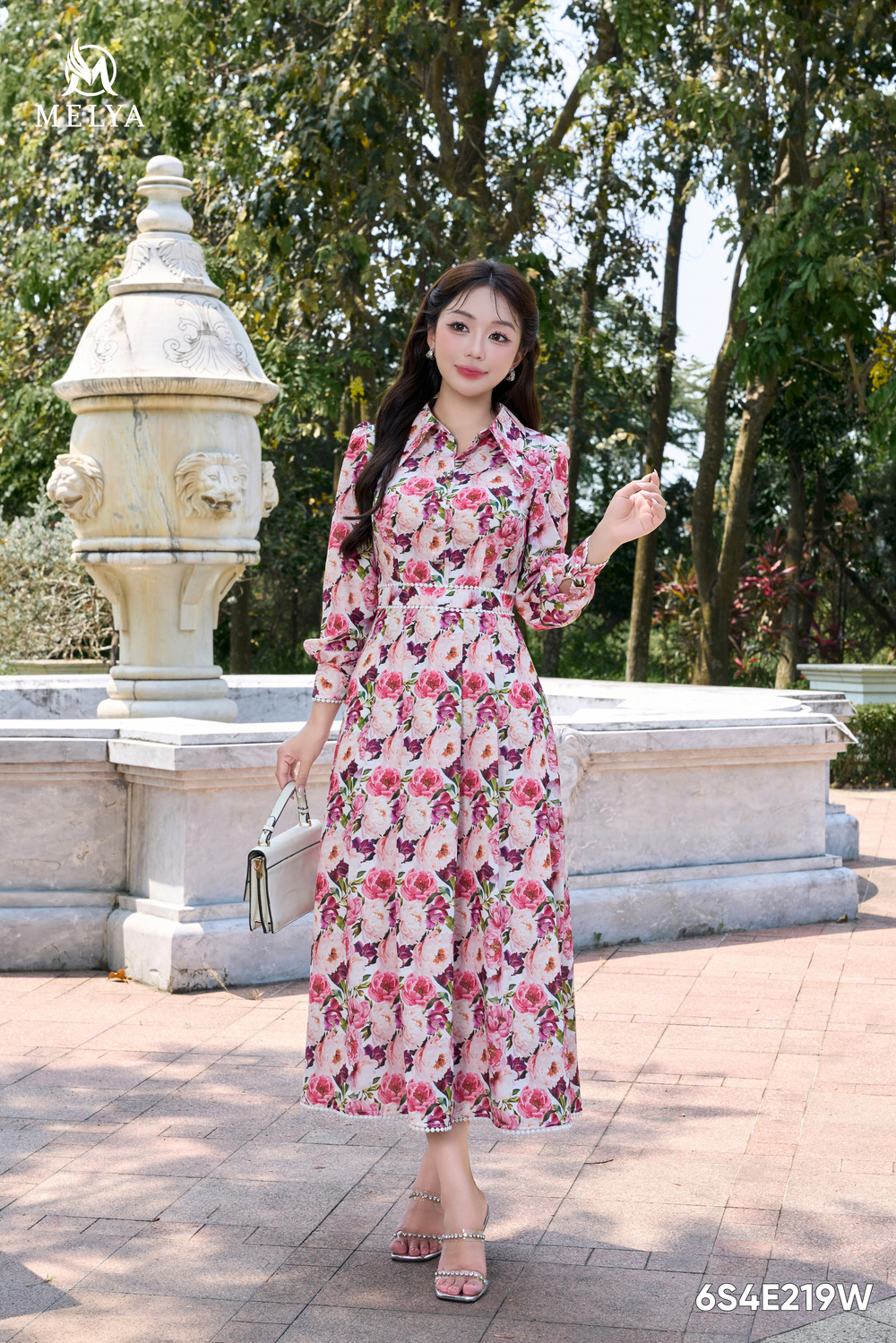 Đầm xoè - Hoa phối viền ren - Họa tiết