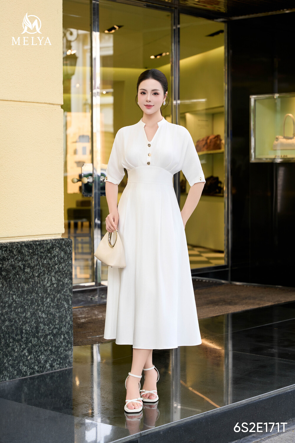 Đầm xòe - Xếp ly cổ V tay rơi dáng dài - Trắng
