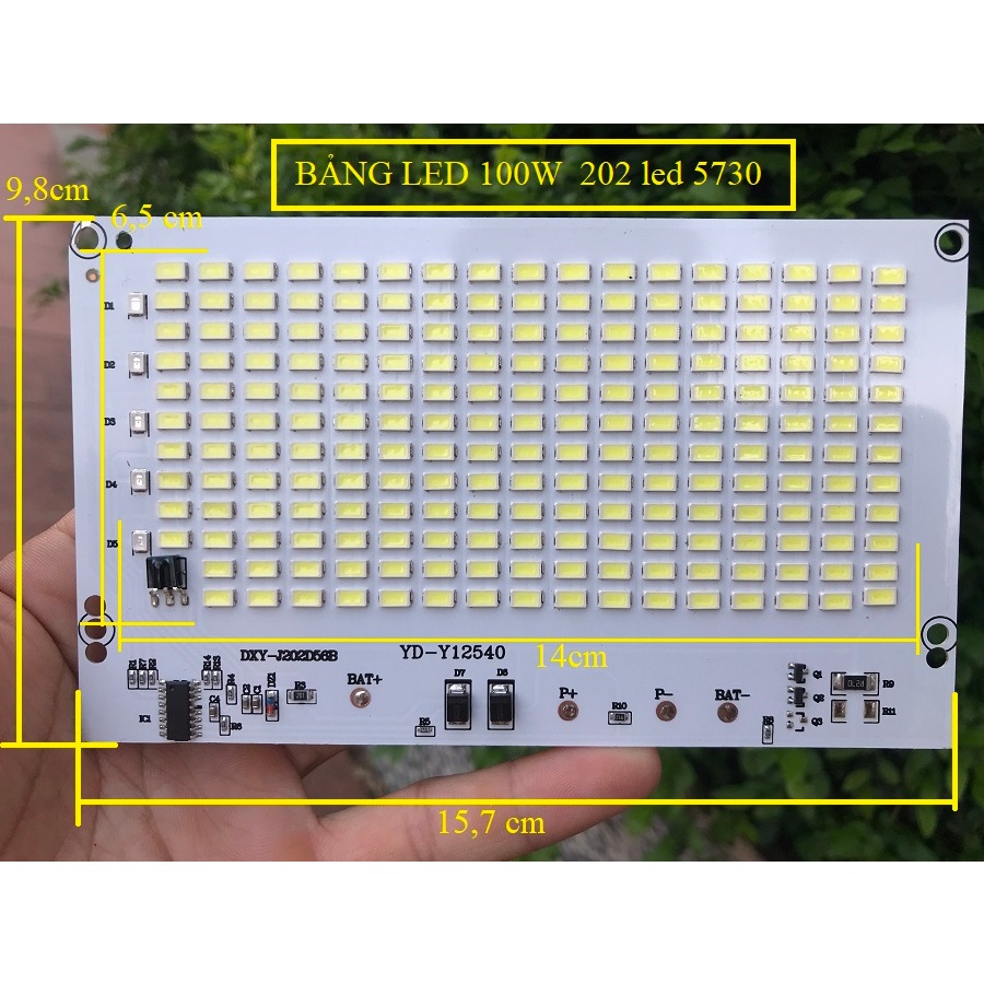 Chip led thay cho đèn năng lượng mặt trời 100W (có báo pin kèm khiển)