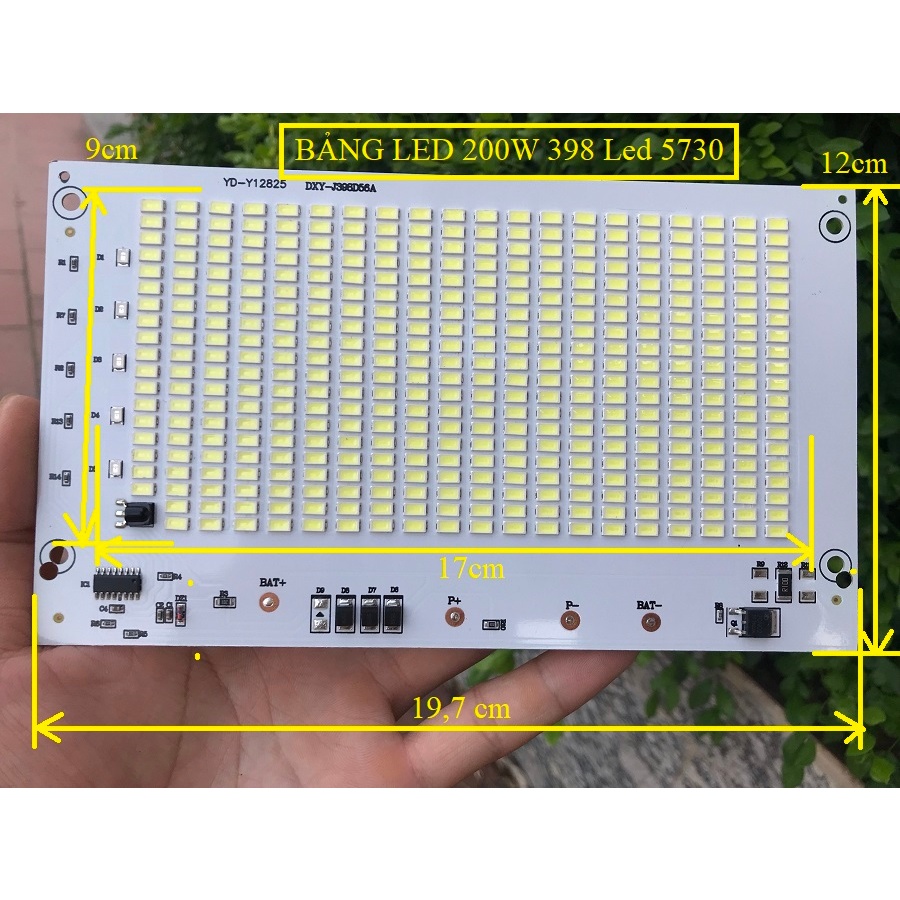 Chip led thay cho đèn năng lượng mặt trời 200W (có báo pin kèm khiển)