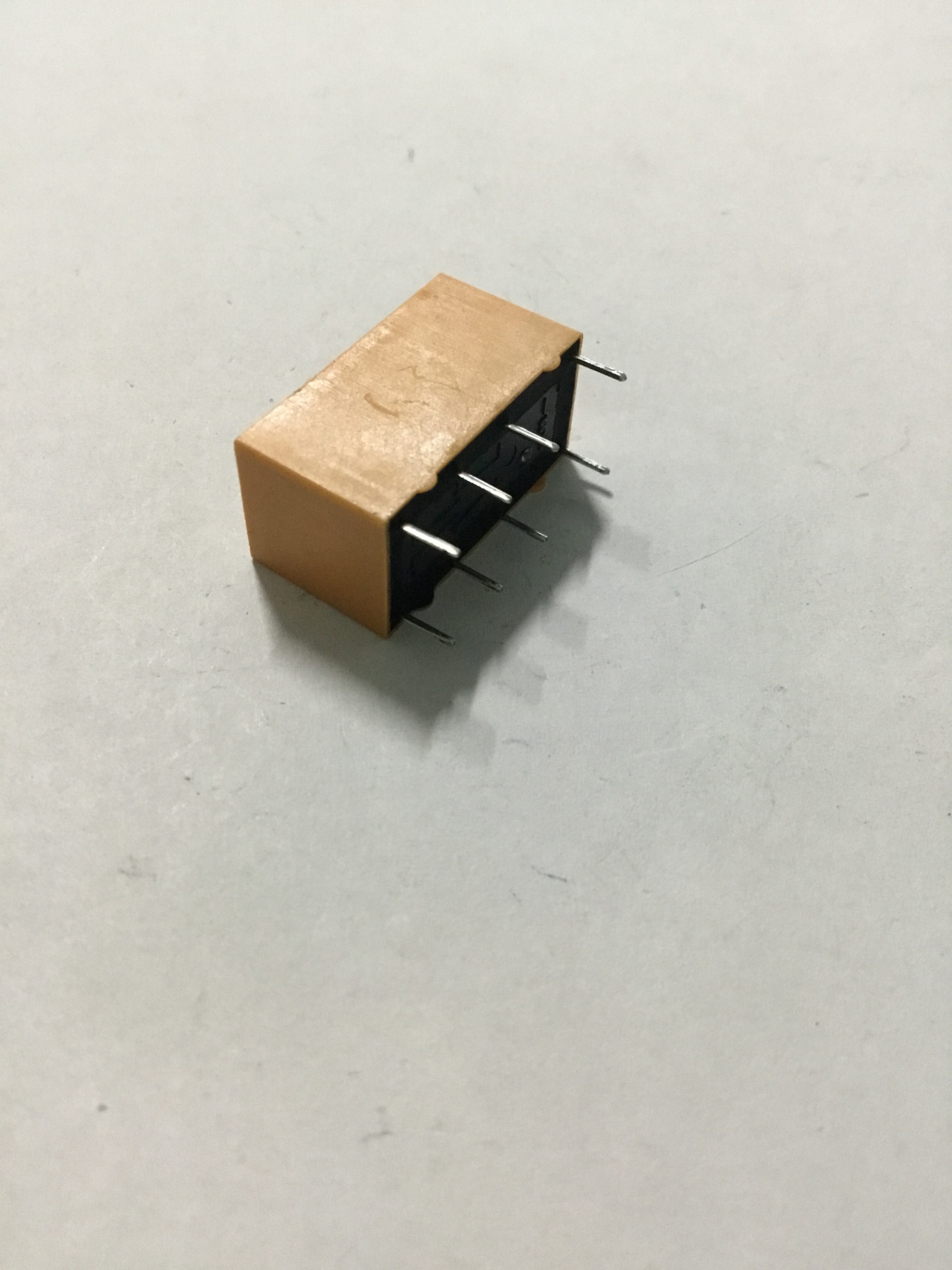Relay HRS2H-S-DC5V-N - 8 Chân