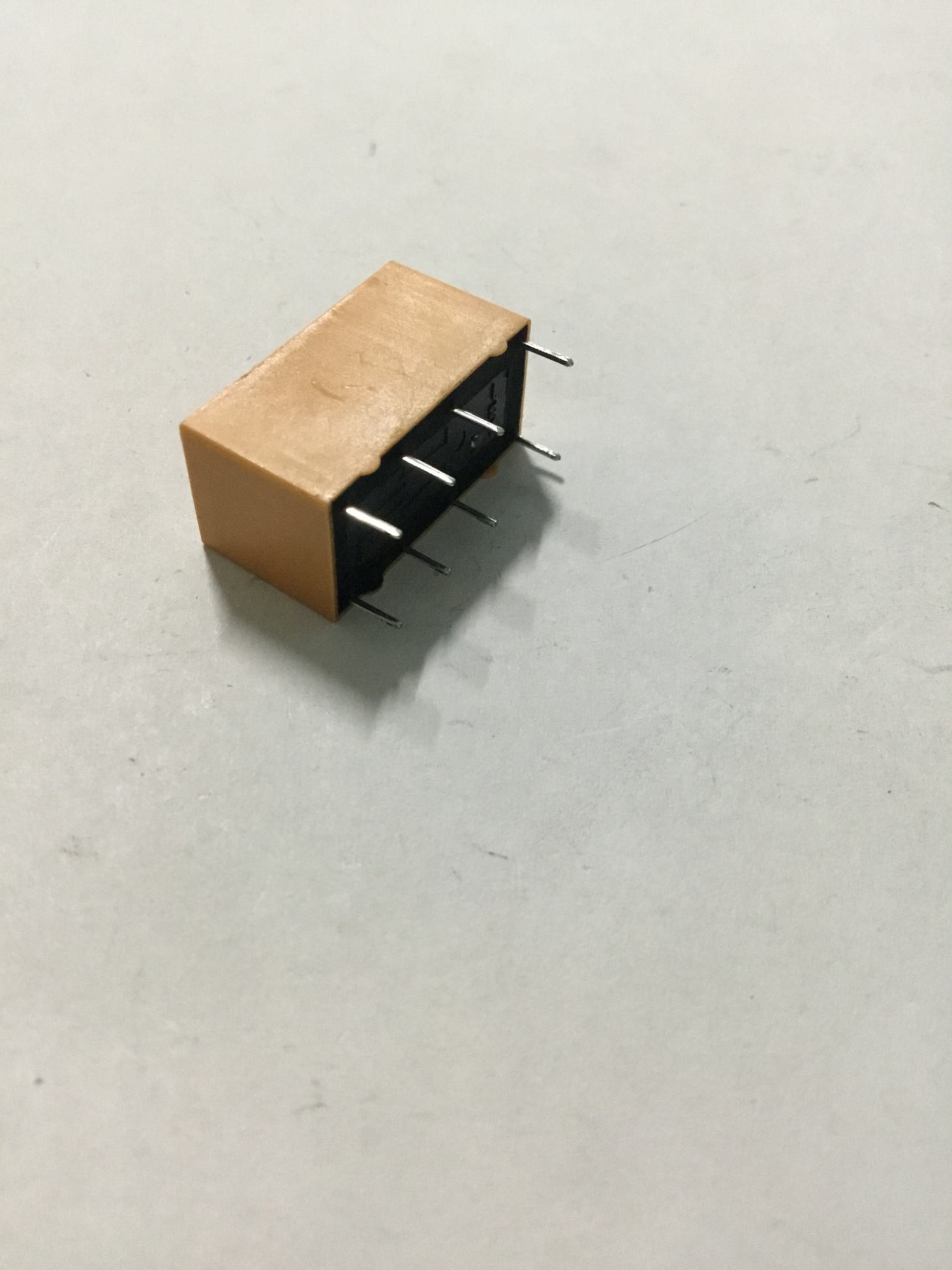 Relay HRS2H-S-DC5V-N - 8 Chân