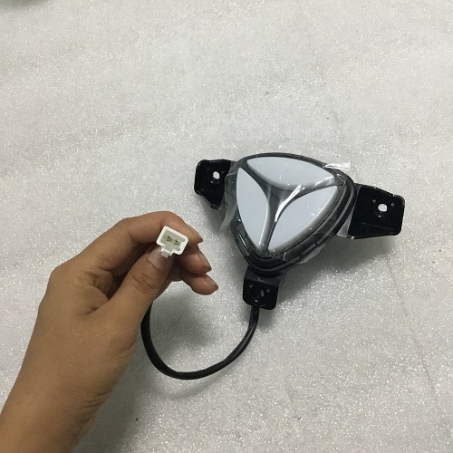 Đèn hậu Yadea trắng