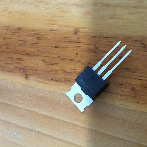(2 con) LM317