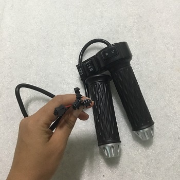 Tay ga 133M kèm công tắc nút P