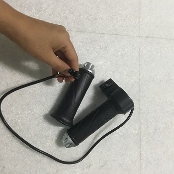 Tay ga 2 nút tốc độ