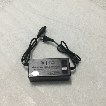 Sạc Humi 24V 12Ah (chân vuông đặc)
