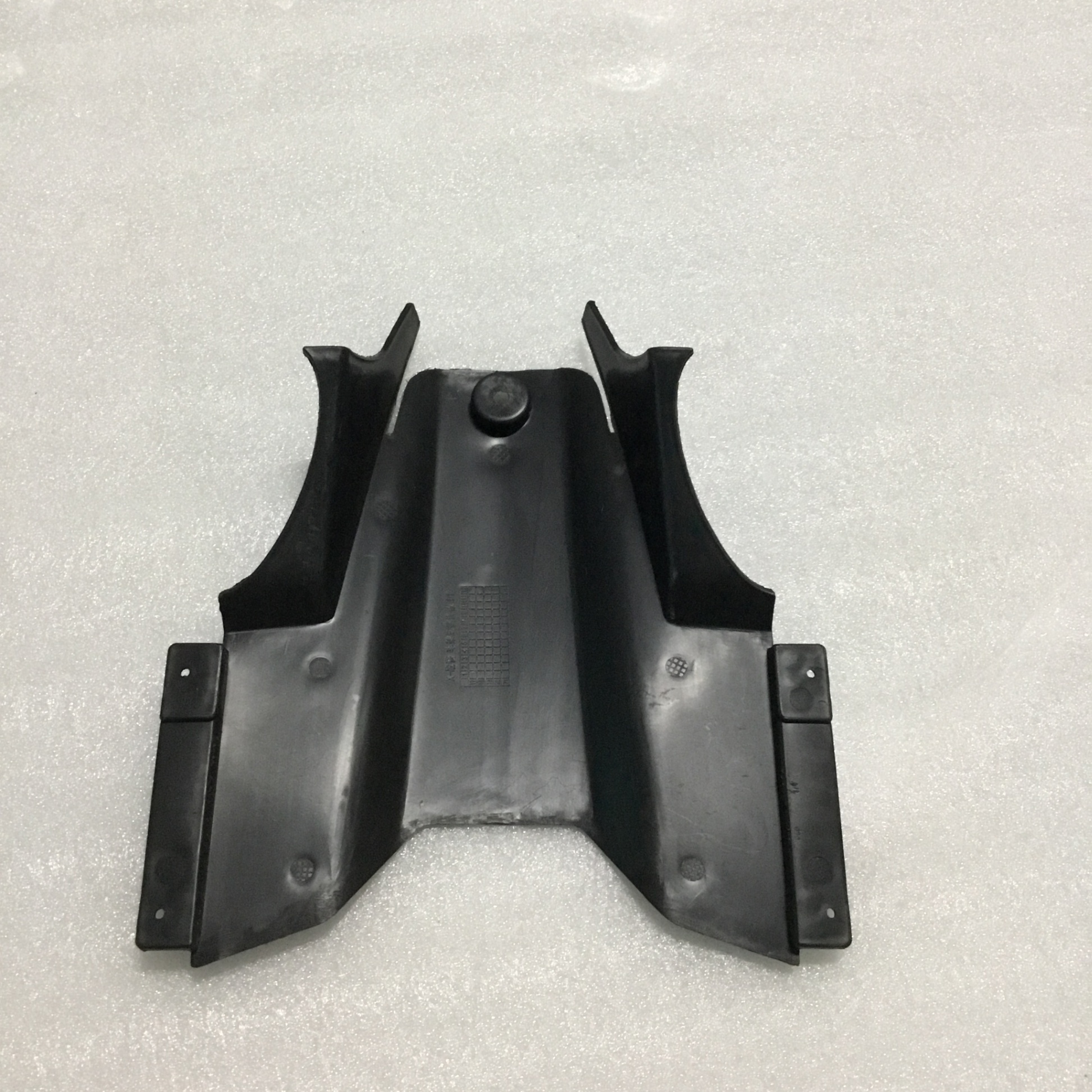 Tấm ốp gầm sau xe điện Xmen nối ốp cốp