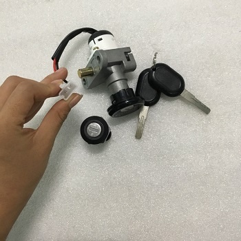 Khoá điện vespa 79