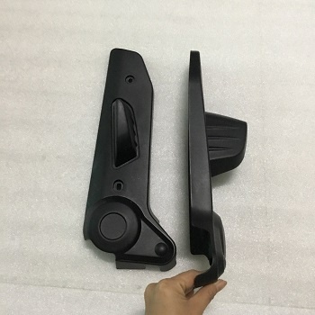 Cặp để chân sau xe điện Martin