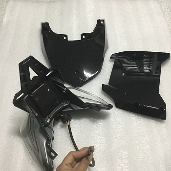 Combo nhựa ốp đuôi hậu + đèn hậu xe 133M đời mới bình 20Ah