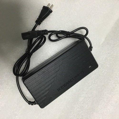 Sạc pin 60V 20Ah hàng chất lượng (67.2V 5A)