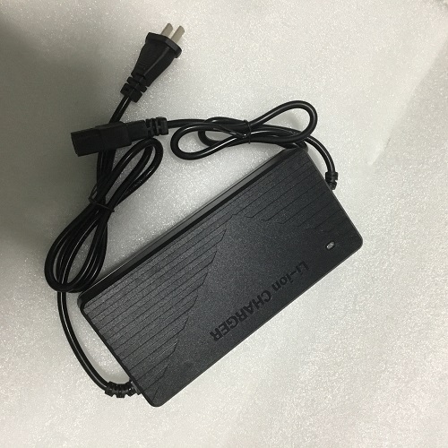 Sạc pin 60V 20Ah hàng chất lượng (67.2V 5A)