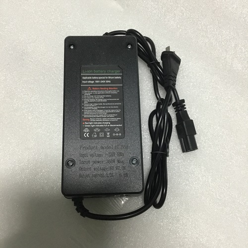 Sạc pin 60V 20Ah hàng chất lượng (67.2V 5A)