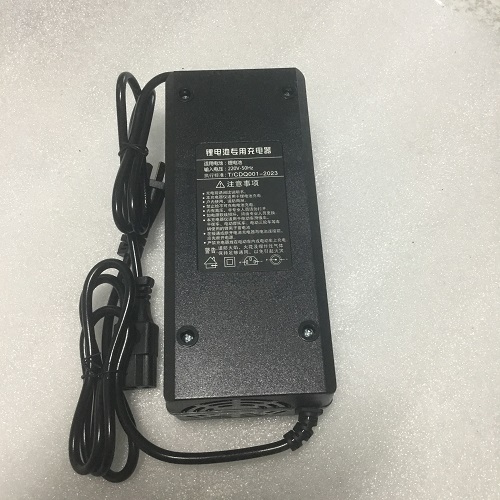 Sạc pin 60V 30Ah hàng chất lượng (69.35V 5A)