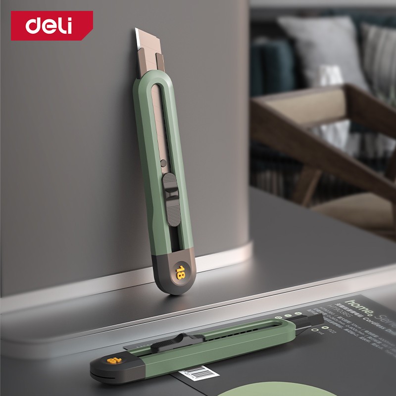 Dao rọc giấy Deli Home XANH 18mm, lưỡi SK2