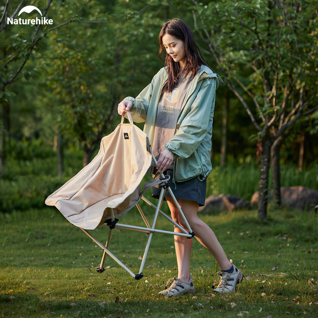 Ghế Mặt Trăng Naturehike CNH23JU13002 Gấp Gọn - Xám Đen tay vịn