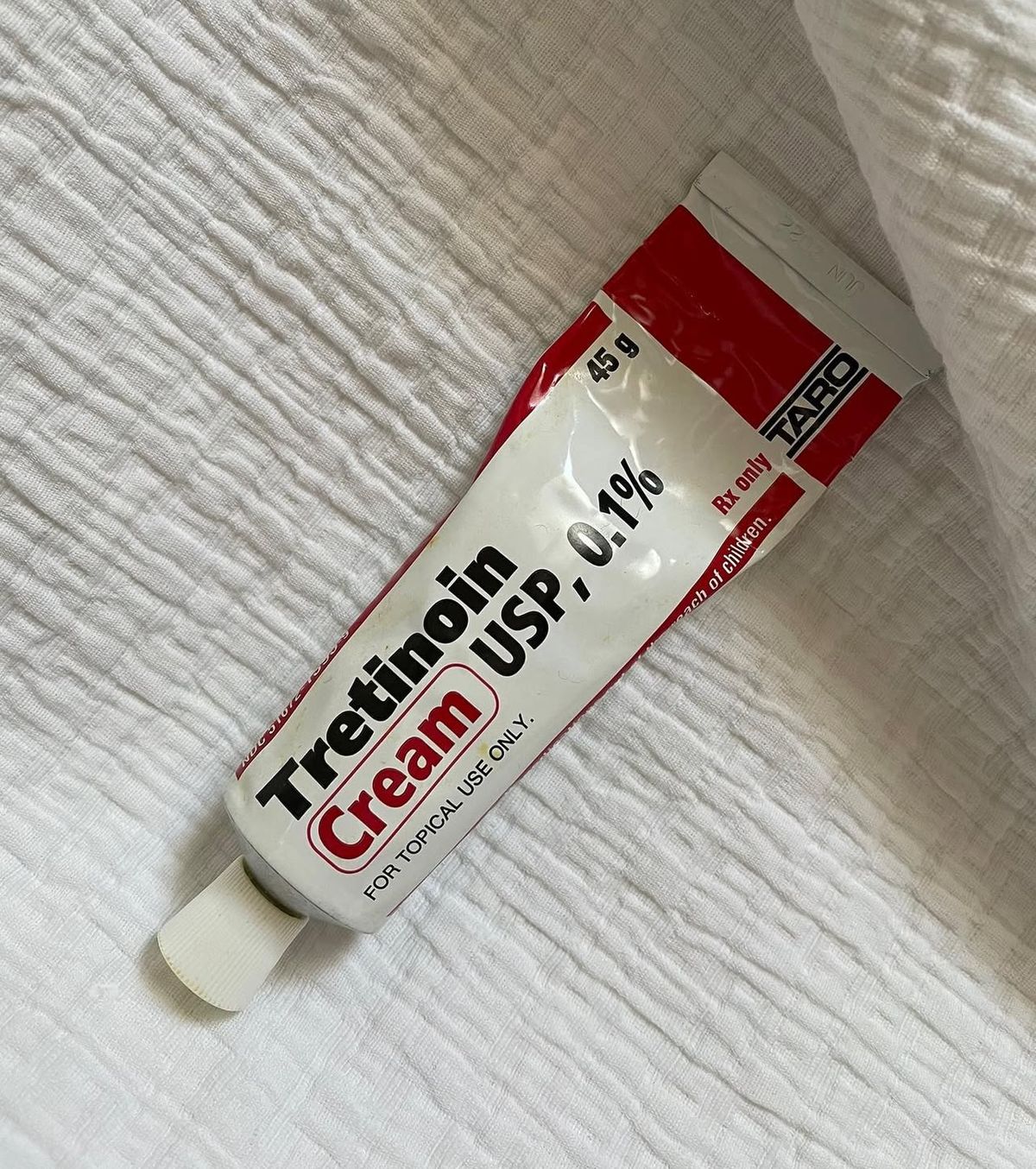 Dùng Tretinoin Bị Đẩy Mụn – Bình Thường Hay Nguy Hiểm?