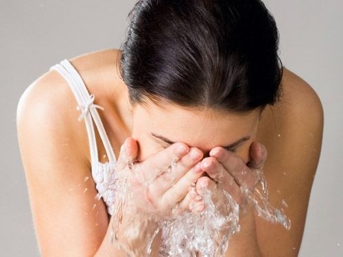Khi Bị Mụn Bọc Có Nên Rửa Mặt Nhiều Không?