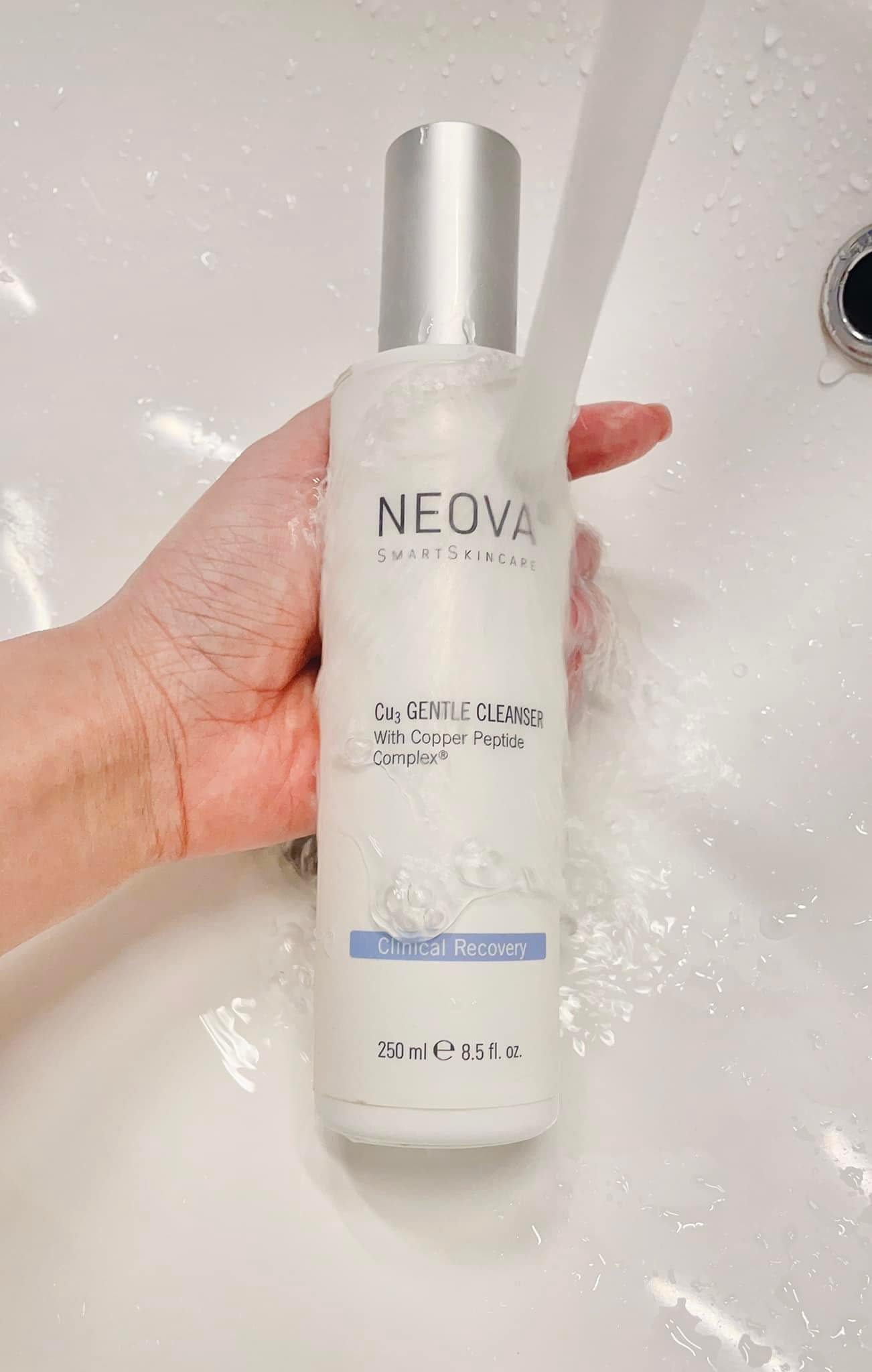 Sữa rửa mặt cho da nhạy cảm, da bị dị ứng, mẩn đỏ Neova Cu3 Gentle Cleanser 250ml