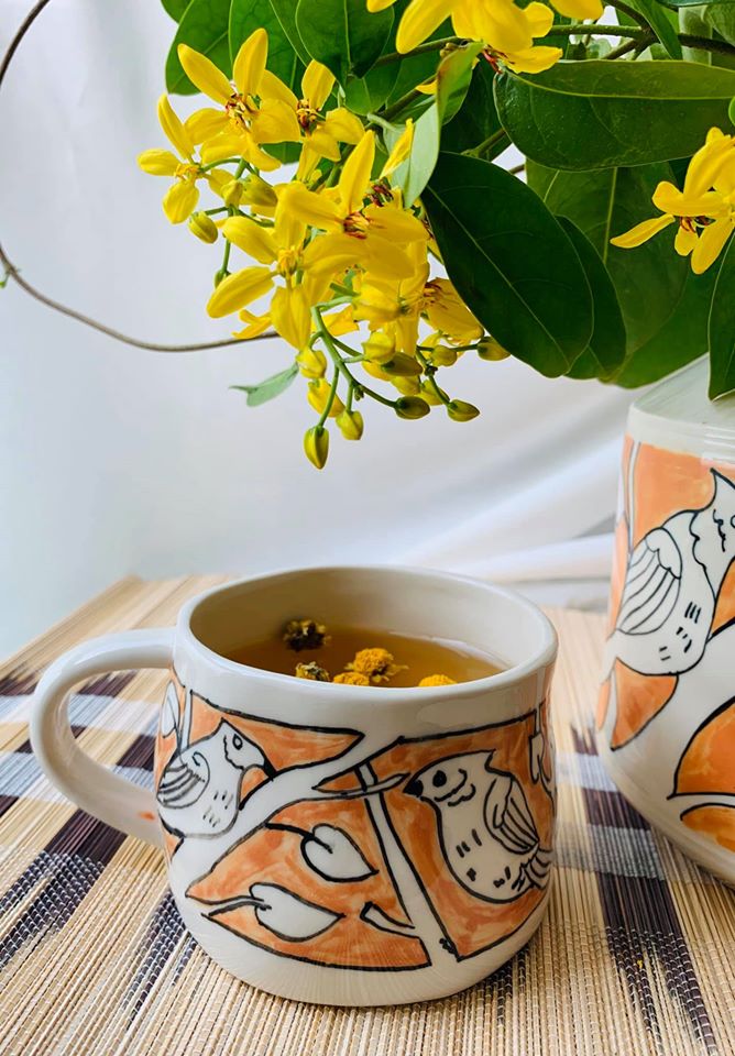 Cốc gốm vẽ chim màu cam