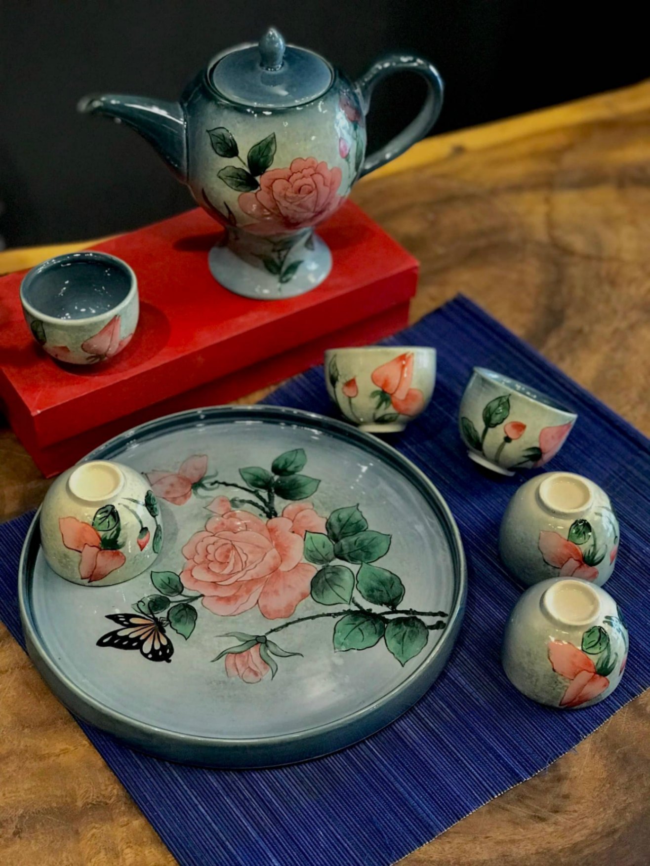 Bộ ấm chén hoa hồng