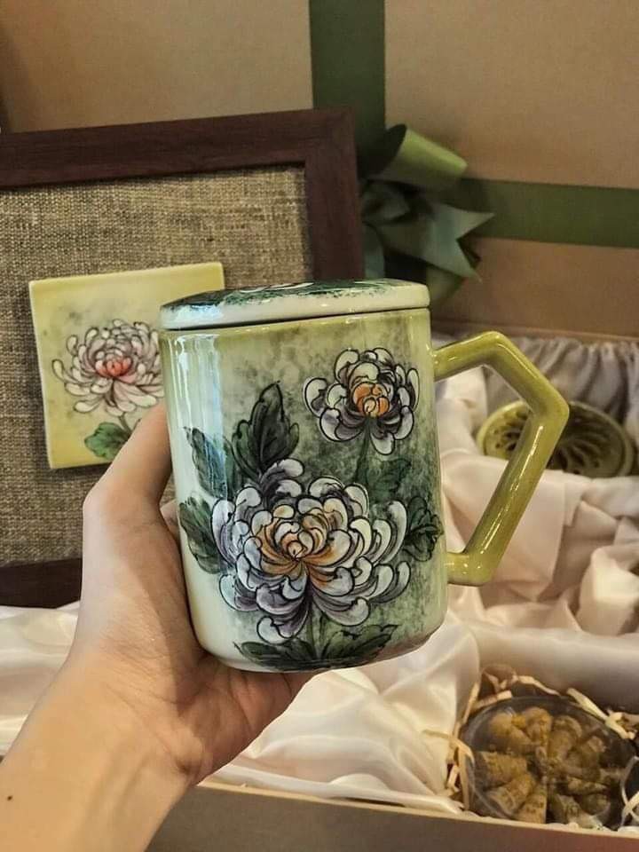 Cốc gốm có nắp hoa cúc