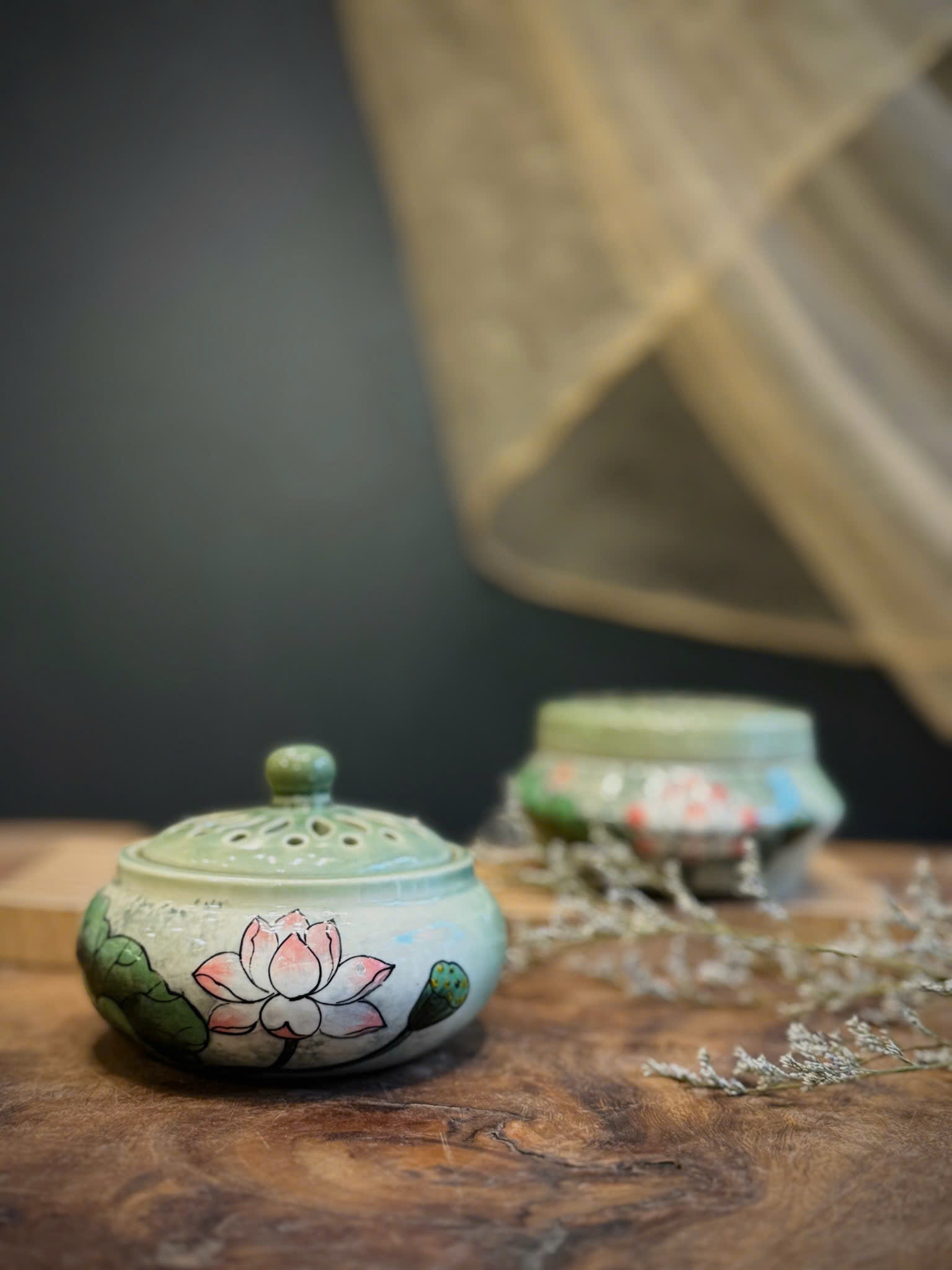 Lư hoa sen dáng tròn
