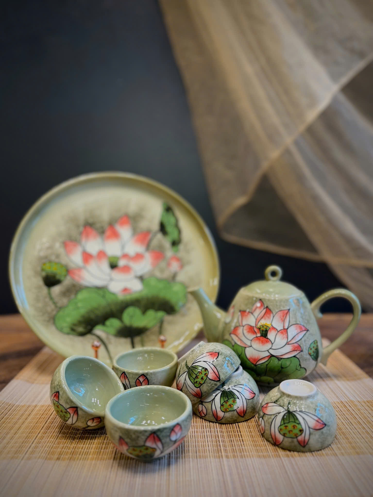 Bộ ấm chén hoa sen
