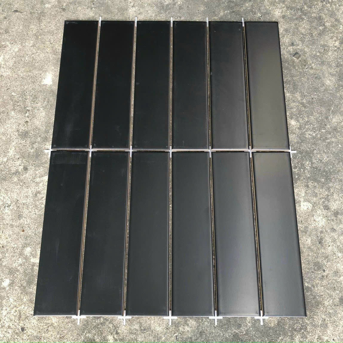 Gạch Thẻ Mờ 75x300mm Màu Đen