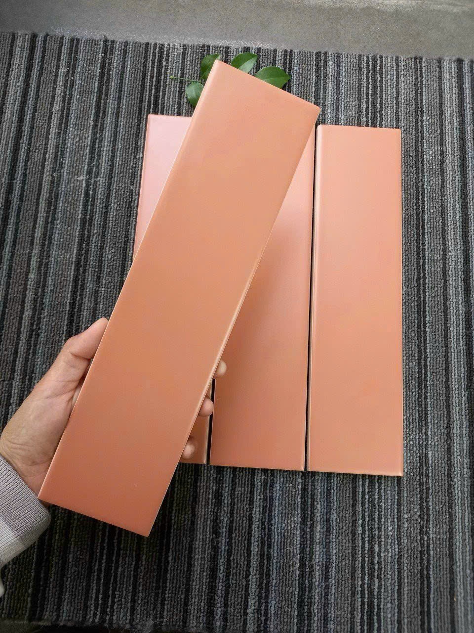 Gạch Thẻ Mờ 75x300mm Màu Cam