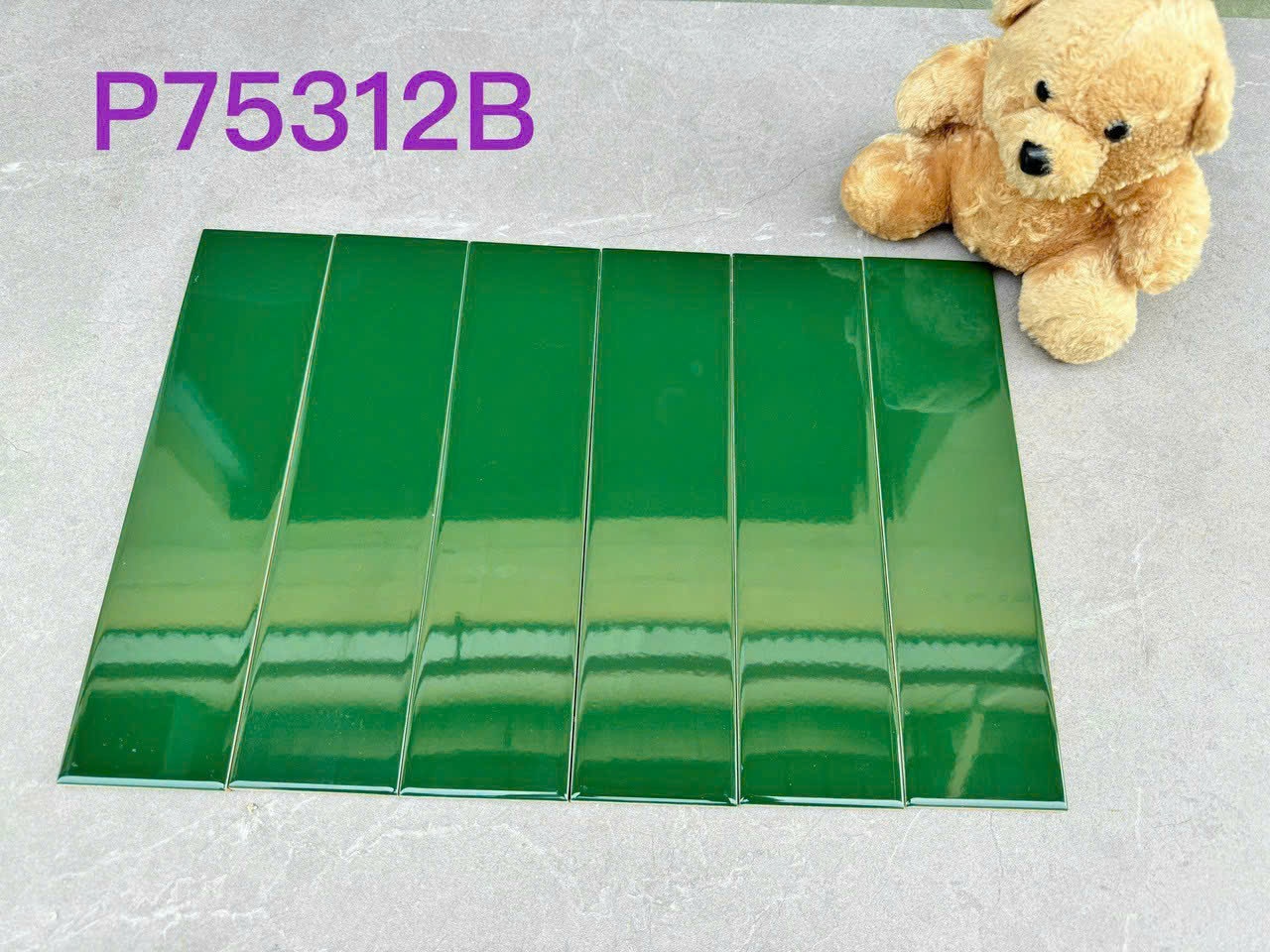Gạch Thẻ 75x300mm Màu Xanh Lá Bóng
