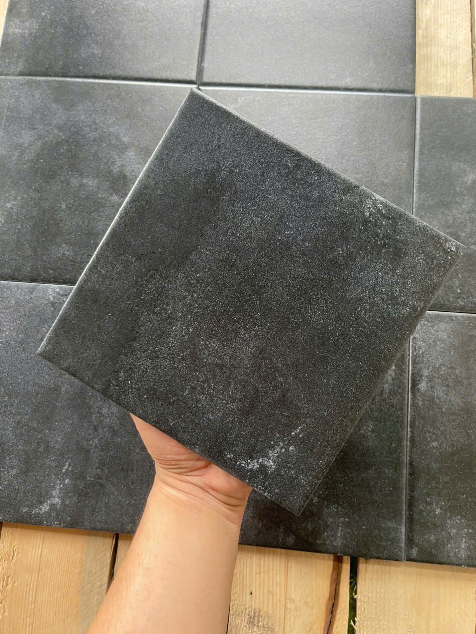 Gạch Bông Porcelain 20x20 Đen Loang