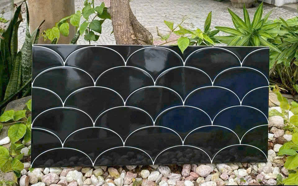 Gạch Vảy Cá Bóng Màu Đen 30x60 cm
