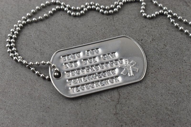Thẻ Dogtag - (01) Thẻ Mờ Có Hình Hoa Thị (Không Kèm Dây Bi)