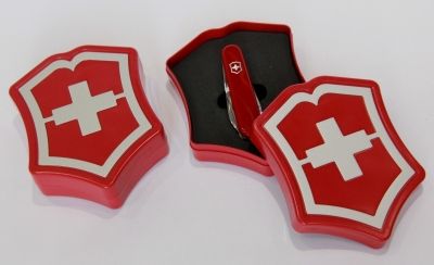 Phụ kiện Victorinox - Vỏ hộp nhựa 91 mm (Màu đỏ - 91mm & 2-3 lớp - Victorinox Emblem Gift Box)