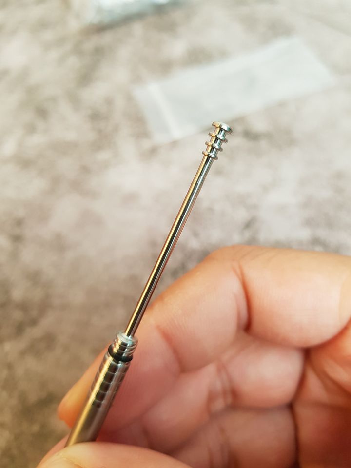 THANH LẤY RÁY TAI TITANIUM TACRAY (CÓ ỐNG ĐỰNG)