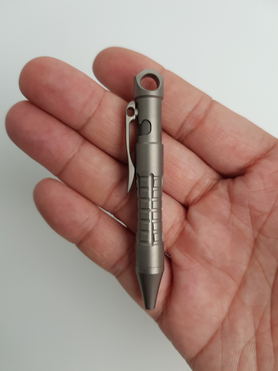 Bút Titanium Tacray Bolt Action Mini treo chìa khóa